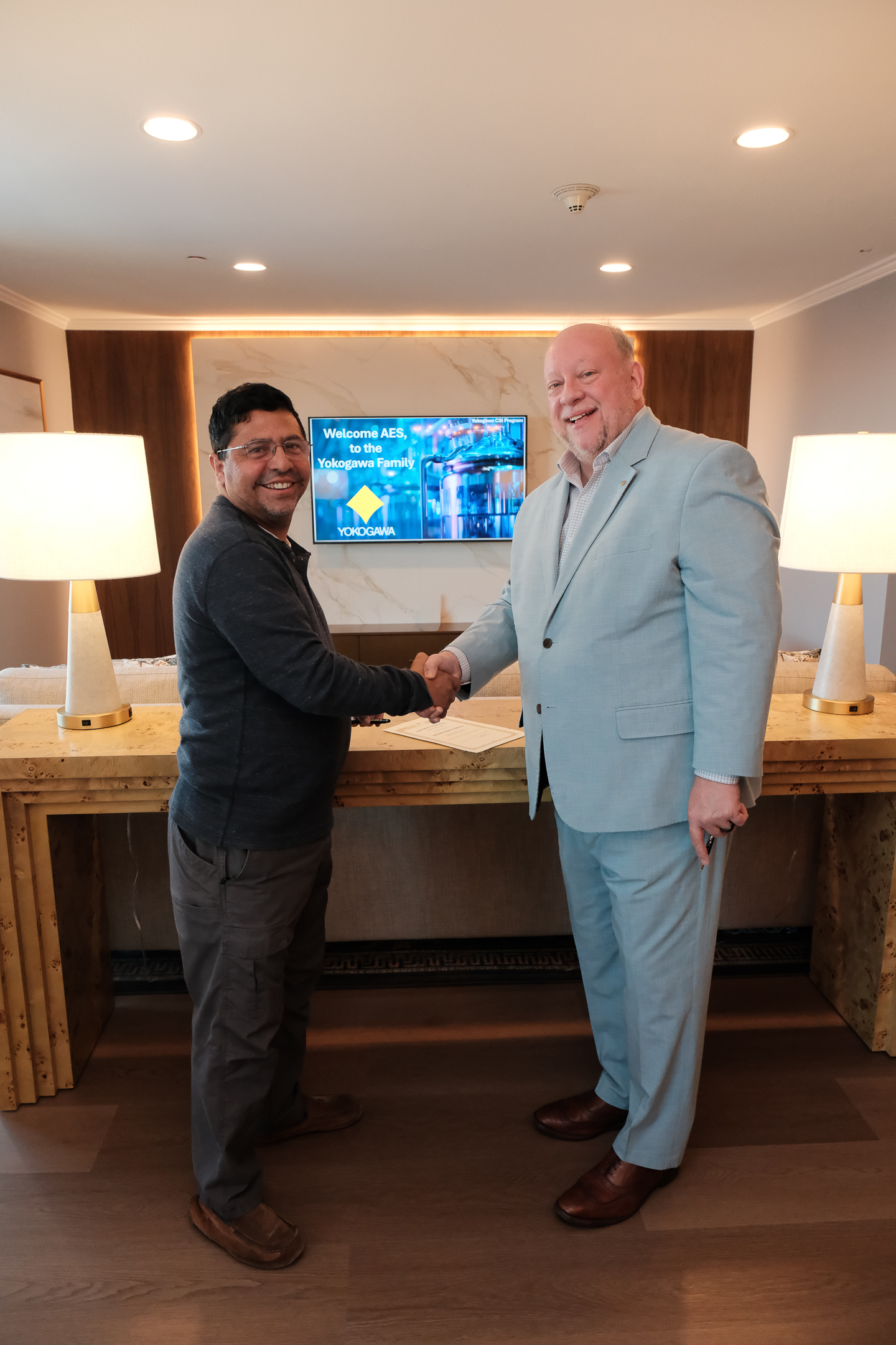 Leo Castañeda and Kevin McMillen shaking hands at the signing ceremony